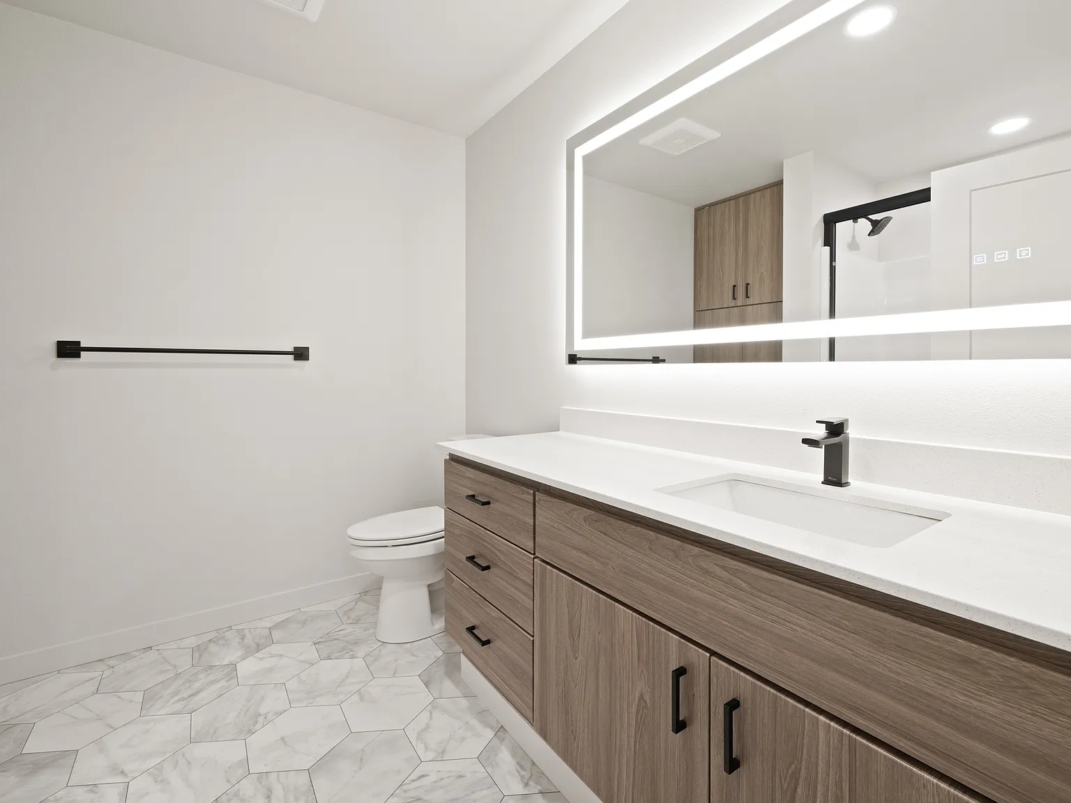 2 bed, 939 sqft, $2,100 — Photo 4