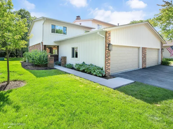 2S749 Theresa Ct, Oak Brook, IL 60523