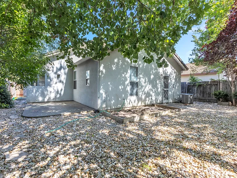 1909 Lindsay Dr — Photo 22
