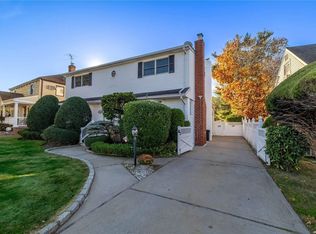 48 Molyneaux Rd, Valley Stream, NY 11580