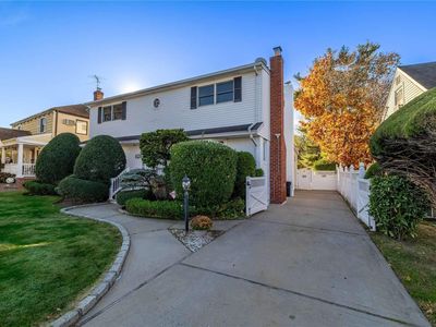 48 Molyneaux Road, Valley Stream, NY, 11580
