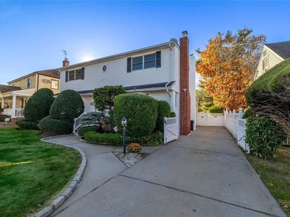 48 Molyneaux Road, Valley Stream, NY 11580