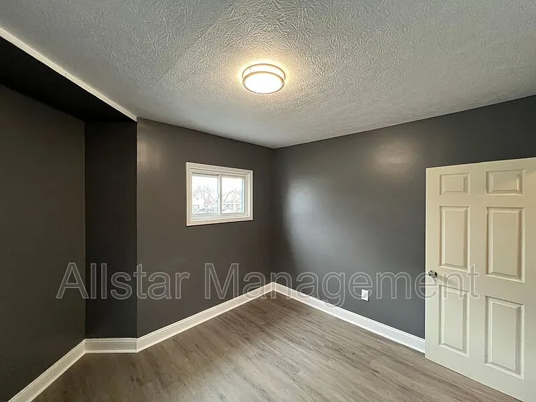 760 W 9th St — Photo 15