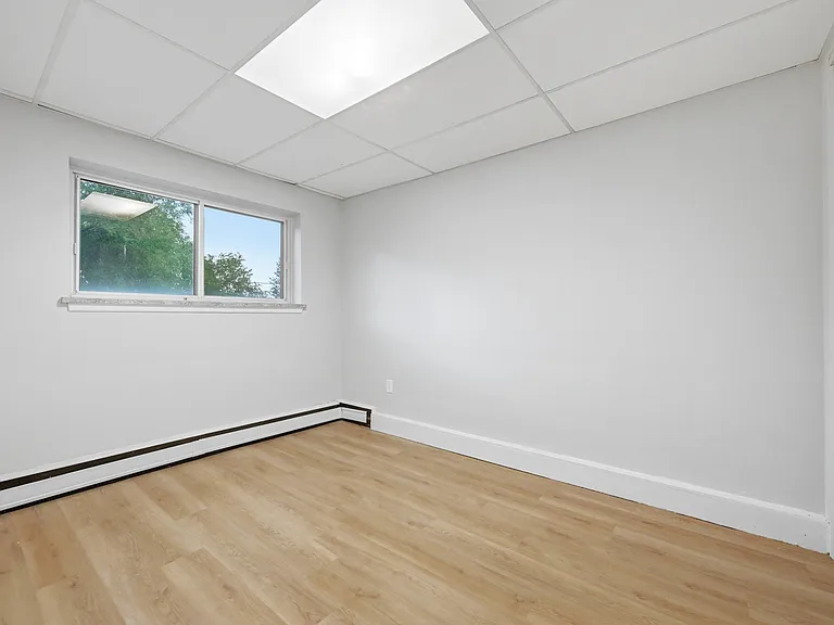 1296 Fennell Ave E — Photo 10