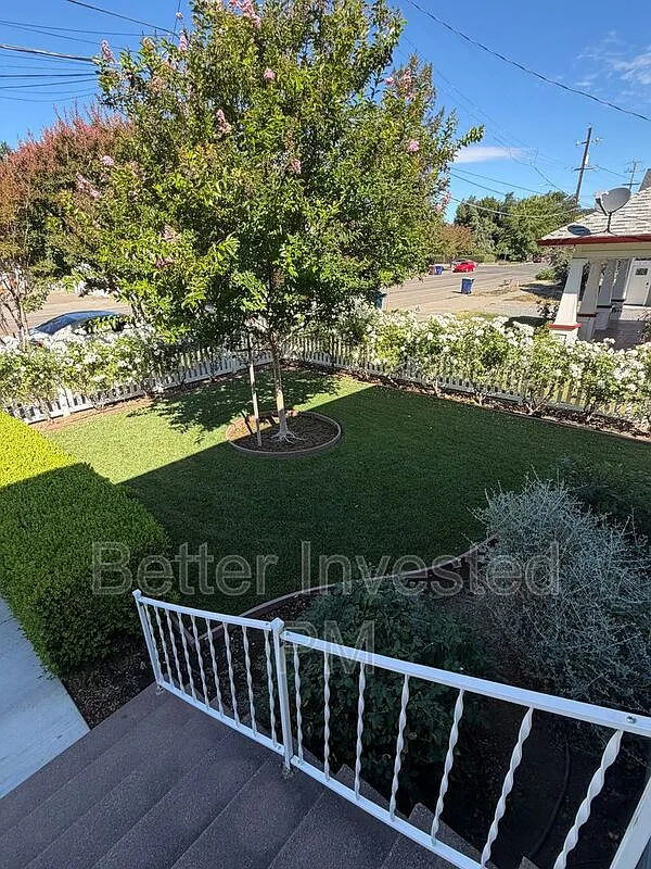 3 bed, 1.0 bath, 1108 sqft, $2,750 — Photo 2
