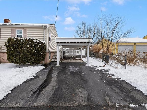 5th image of 33 Vineland Ave E