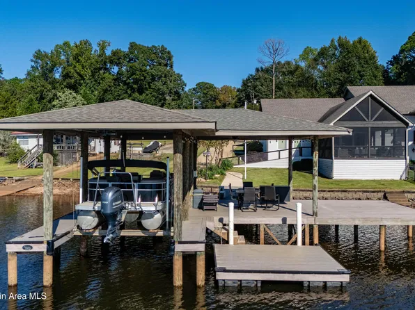 798 Point Cloxson Cir, Jacksons Gap, AL 36861