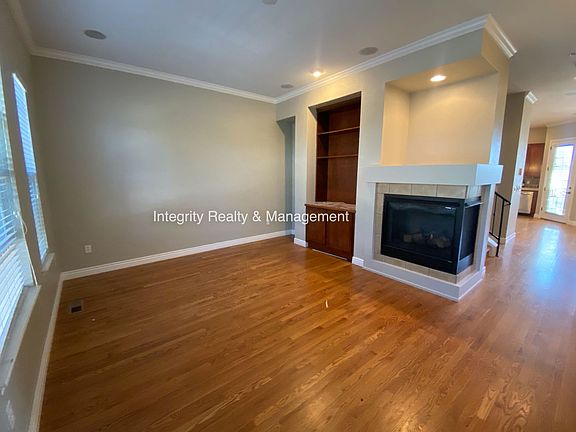 3rd image of 7840 Inverness Blvd