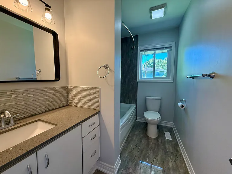 404 Grantham Ave — Photo 13
