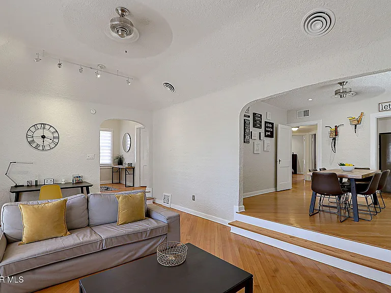 1104 Madeline Dr — Photo 10