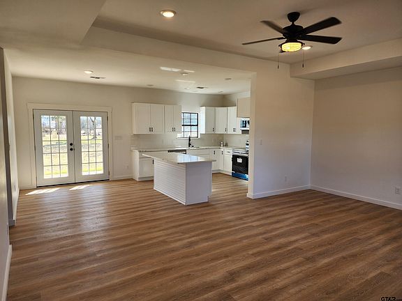 3rd image of 1121 County Road 4110