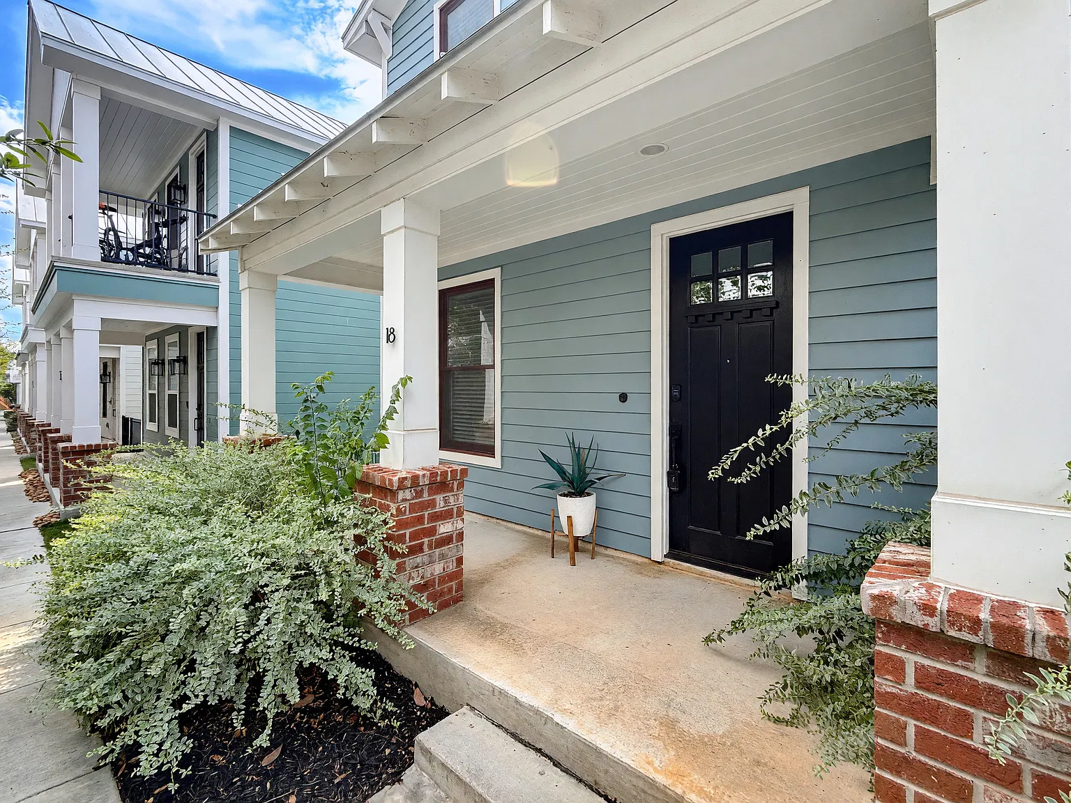311 East Evergreen Street #18 - 18 — Photo 3