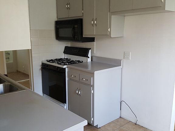 5th image of 16423 Brighton Ave