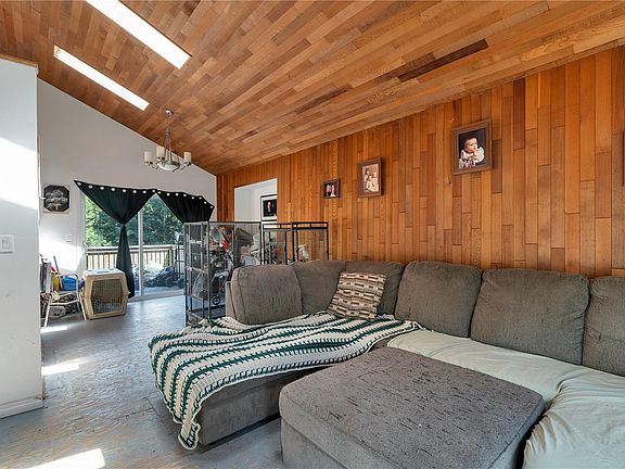 4th image of 1376 Hooley Rd