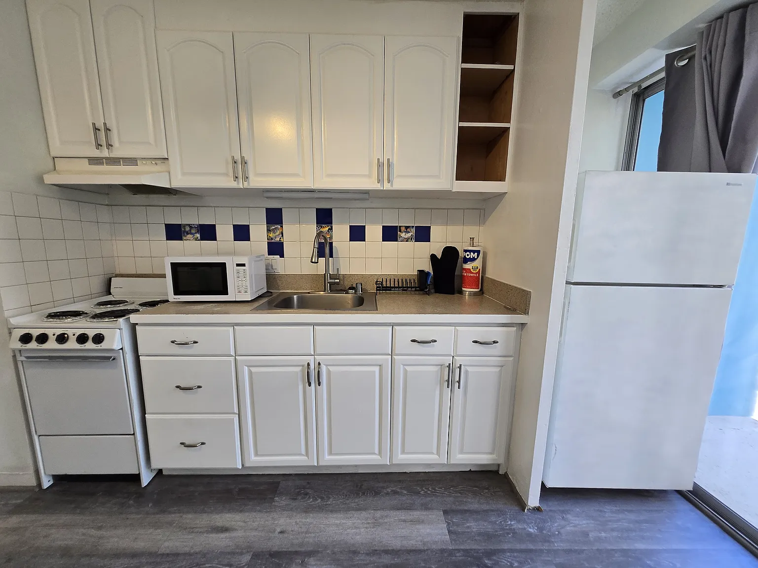 Studio, 377 sqft, $1,950 — Photo 2