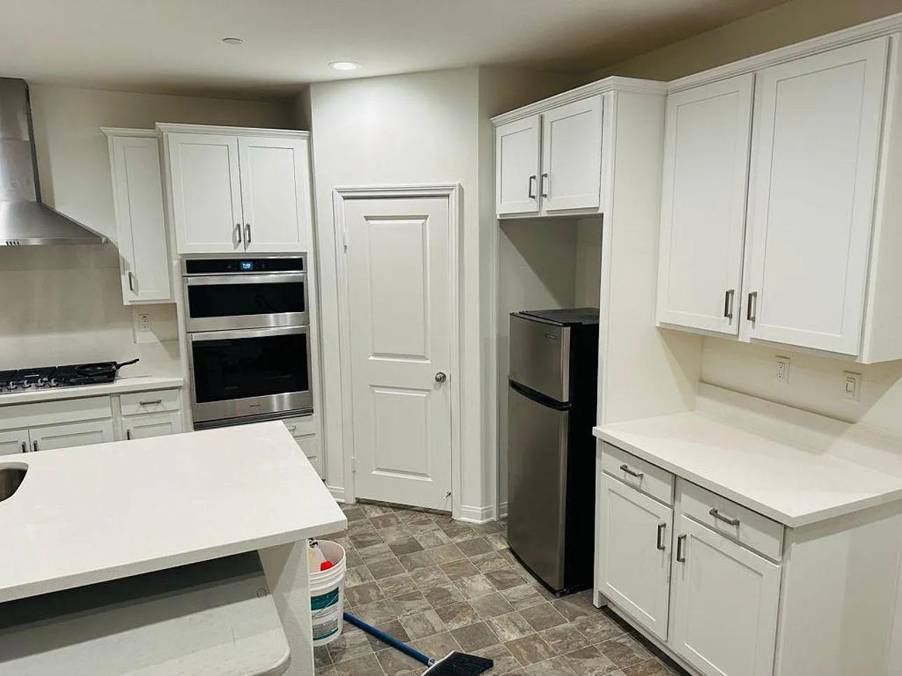 3 bed, 3.0 bath, 2801 sqft, $1,434 — Photo 4