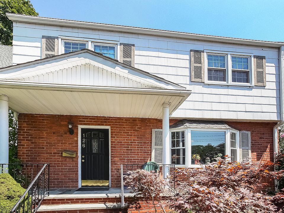 1st image of 126 Carpenter Ave
