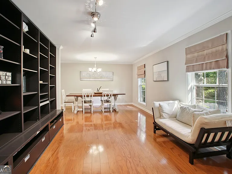 102 Hickory Dr — Photo 8