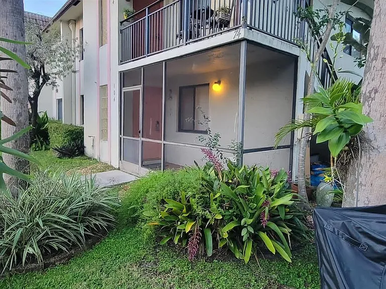 409 Lakeview Dr #104 — Photo 4