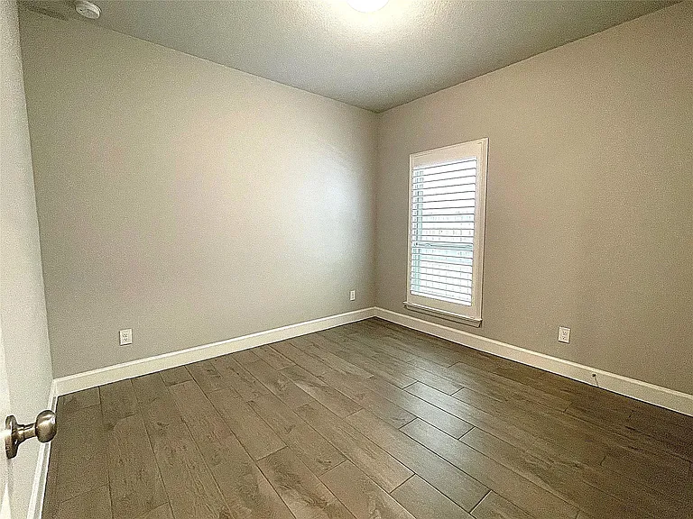 8922 Flounder Ridge Dr — Photo 32
