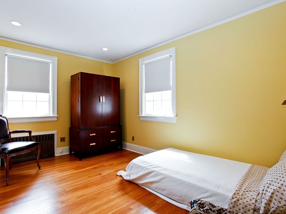 2nd image of 140 Moorland Dr