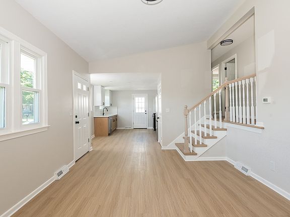3rd image of 42 Pratt St