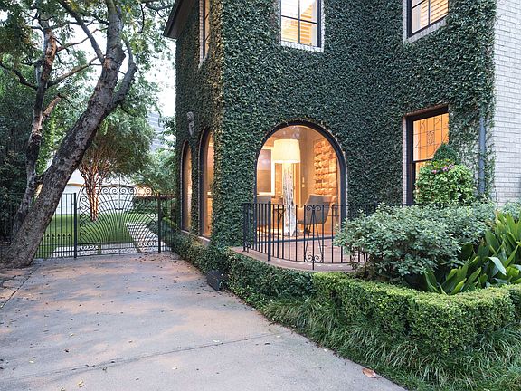 3-FrontPorch.jpg