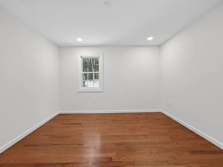 166 Londonderry Rd — Photo 14
