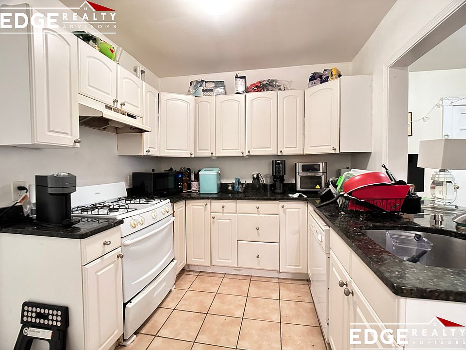 1st image of 62 Egmont St APT 1