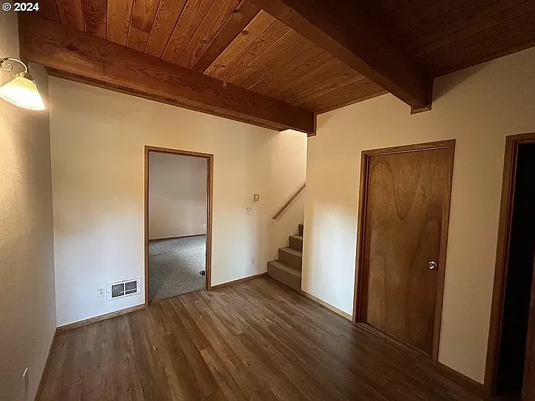6165 Tillamook Ave — Photo 14
