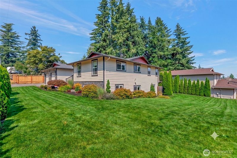 3rd image of 18804 64th Avenue NE