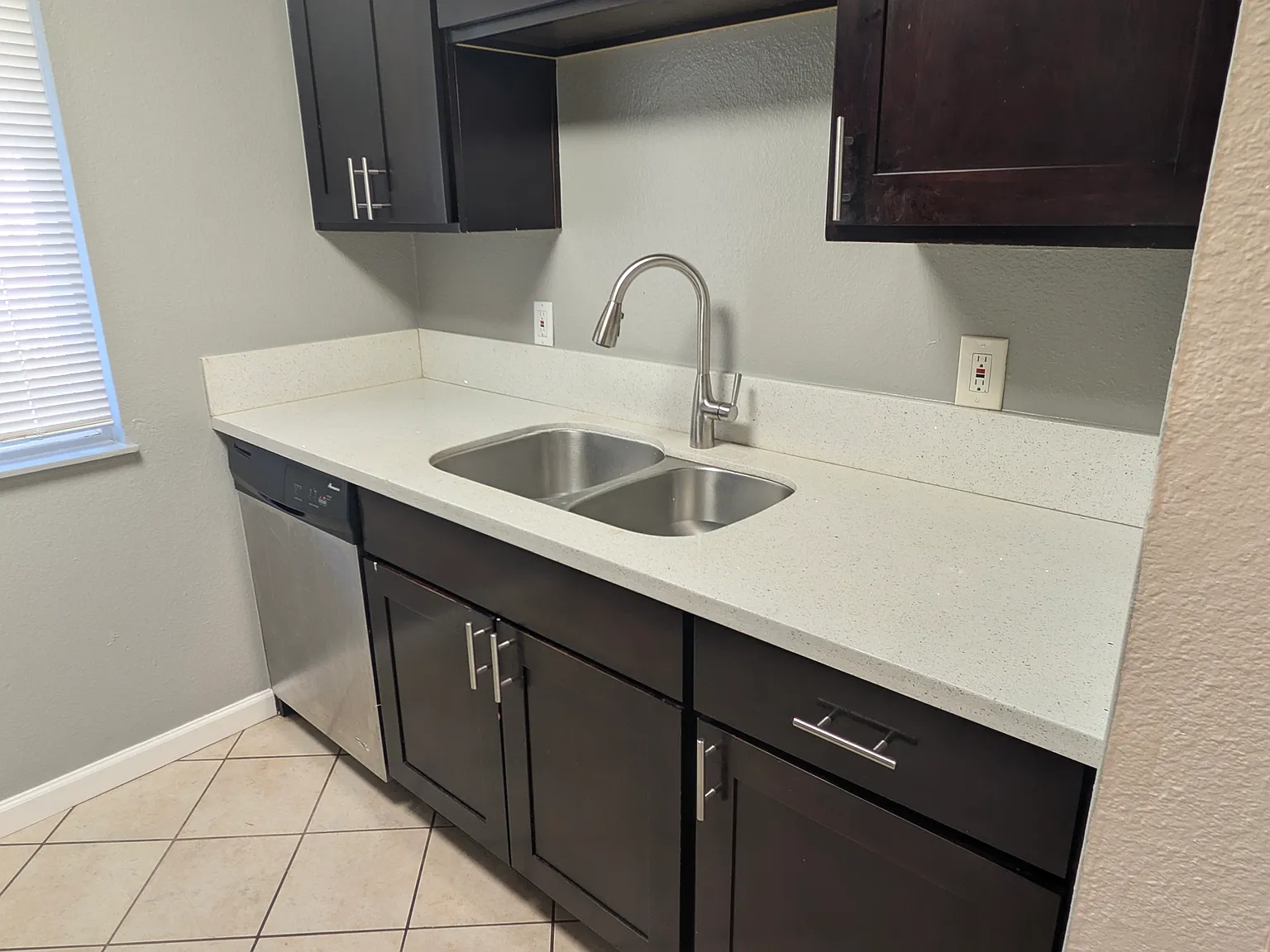 Emerald Park Apartments — Photo 3