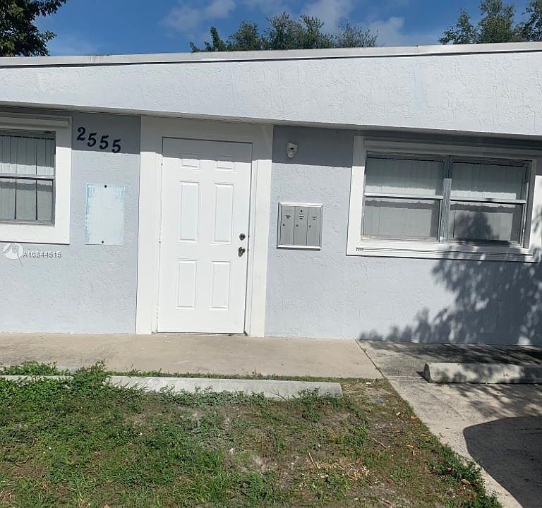 1st image of 2555 NE 181st St #1