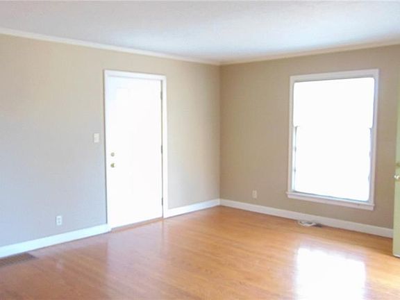 3rd image of 8331 Ward Parkway Pl