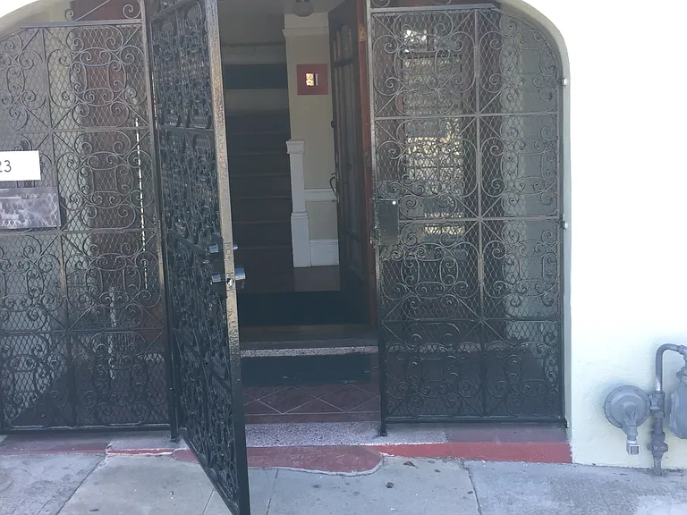 423 Faxon Ave #4 — Photo 2