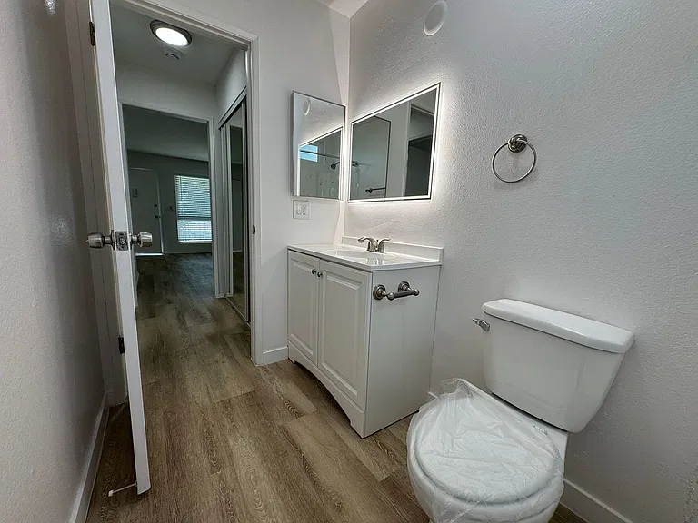 20317 Saticoy St — Photo 33