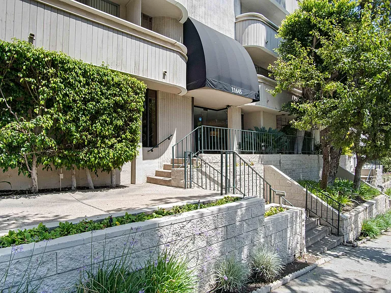 11645 Montana Ave #228 — Photo 20