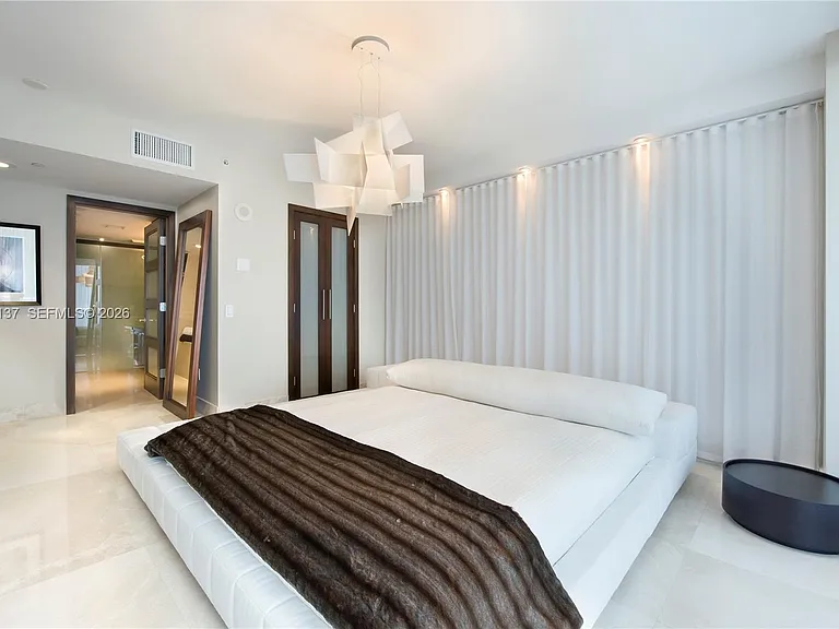 5875 Collins Ave #1008 — Photo 16