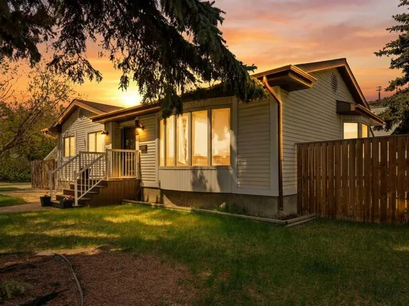 124 S Martin Close, Red Deer, AB T4R 1R8