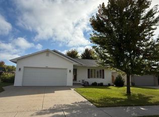 1020 John Moore Dr, Oshkosh, WI 54904