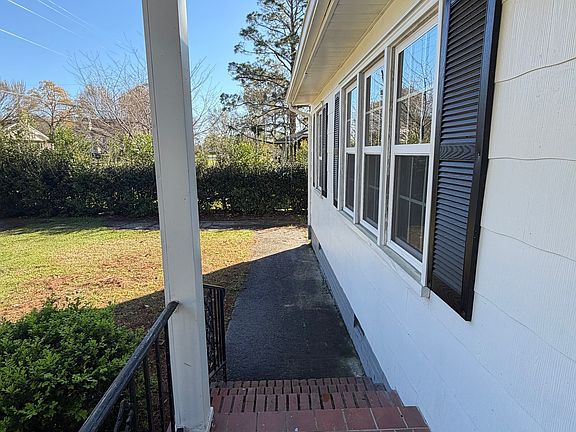 3rd image of 1502 Stonewall St