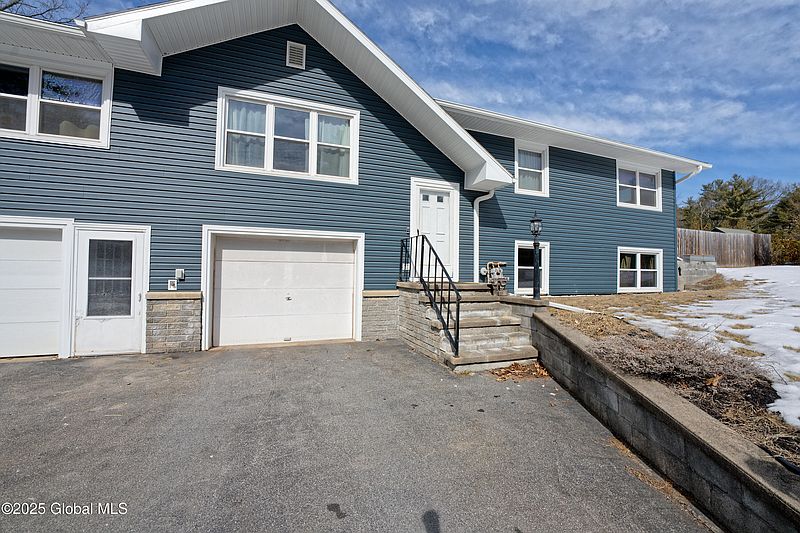 4th image of 529 Selfridge Road