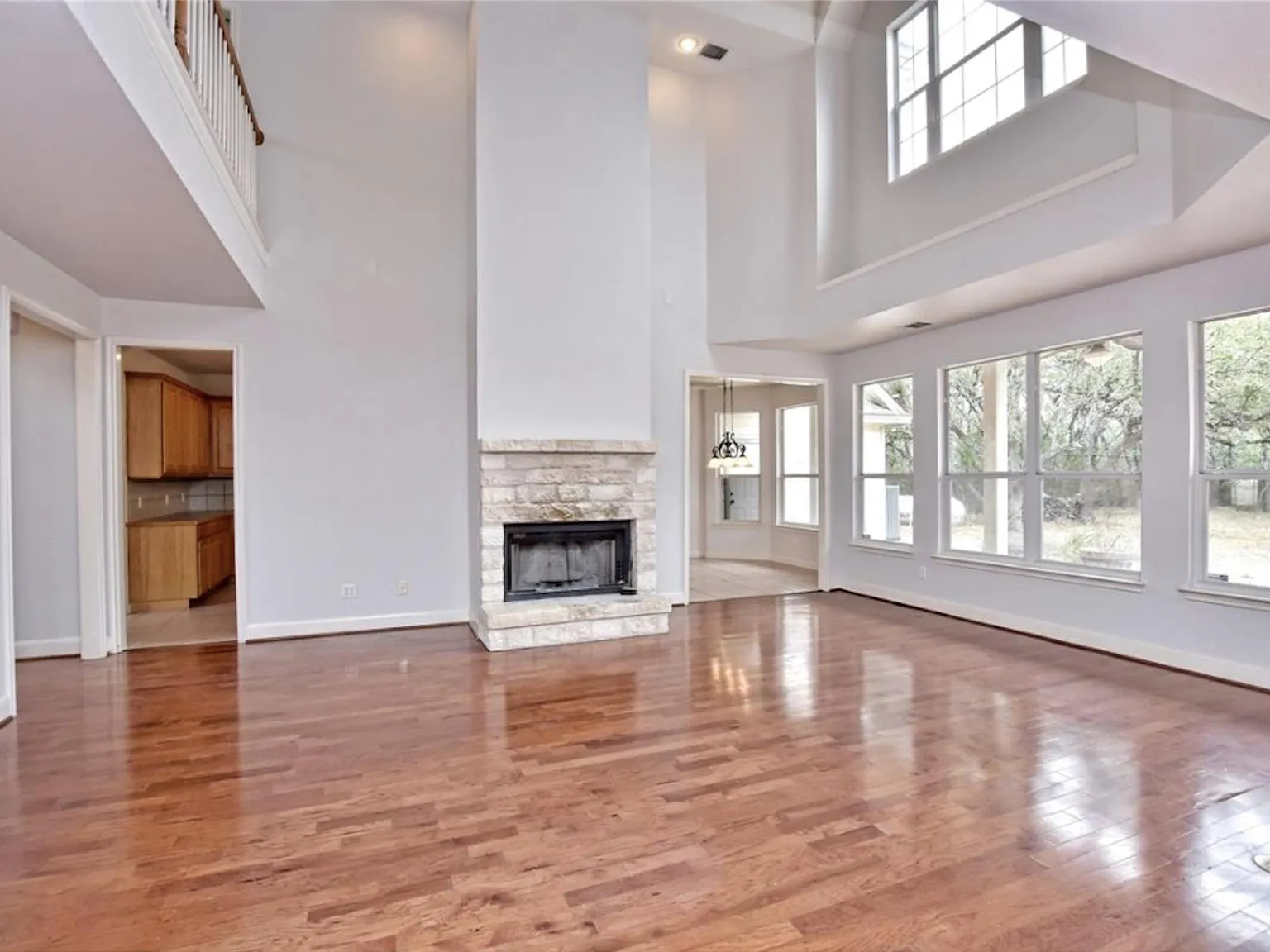 4 bed, 3.0 bath, 2855 sqft, $3,300 — Photo 3