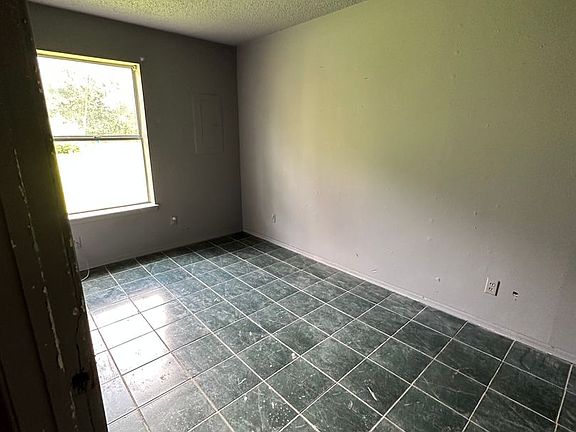 5th image of 1116 Flat Rock Cir