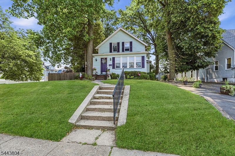 1st image of 237 Broughton Ave