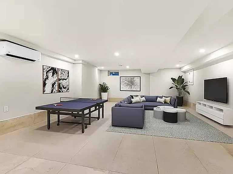 226 Macon St — Photo 15