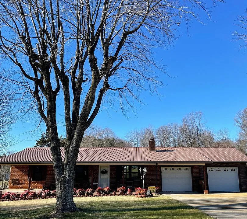 4221 Valley Cir