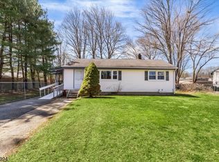 191 Lindley Ct, Andover Boro, NJ 07821