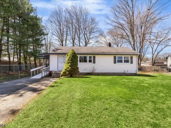 191 Lindley Ct, Andover Boro, NJ 07821