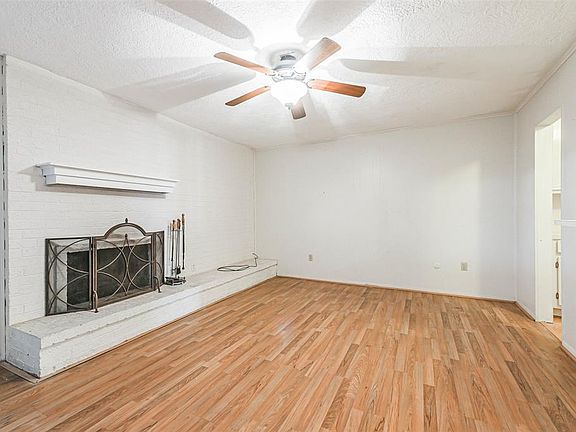 2nd image of 1305 Town Circle #4